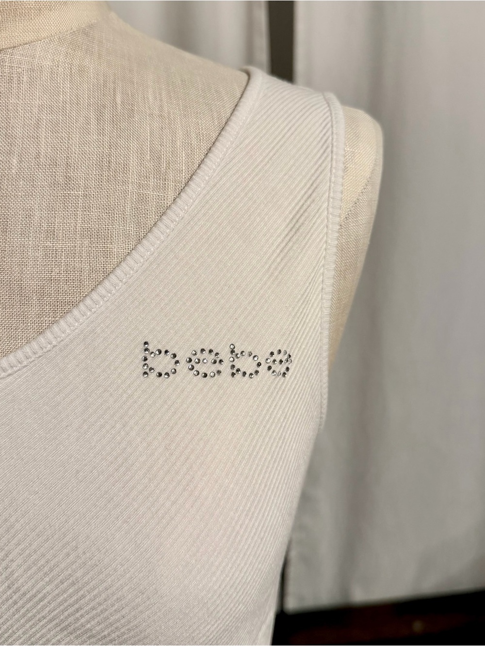 bebe White Ribbed V-Neck Tank - Picture 4 of 5